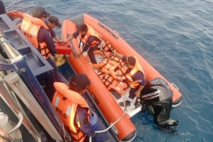 SEARCH AND RESCUE MISSION Personnel of the Philippine Coast Guard prepare for a search and rescue operation after a fishing boat, RCT-999, sank off Zamboanga waters on Thursday, Feb. 1, 2024. PHOTO COURTESY OF PHILIPPINE COAST GUARD