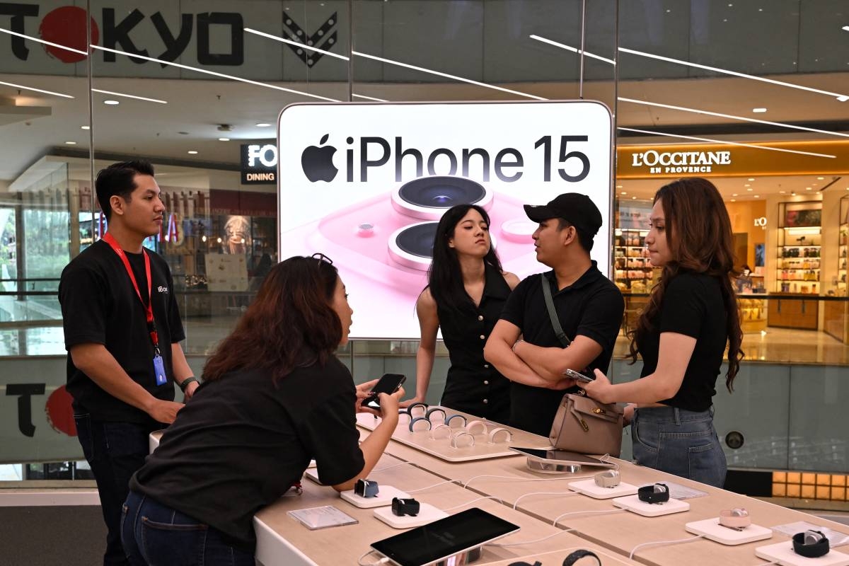 People visit an Apple reseller store iBox at a mall in Jakarta on April 17, 2024. AFP PHOTO