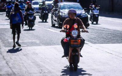 Tricycles, e-trikes and e-bikes ply EDSA near Pasay Rotonda on Monday, April 15, 2024. The Metropolitan Manila Development Authority moved the implementation of the ban on e-bikes to April 17 because of the two-day jeepney strike that started Monday. PHOTOS BY J. GERARD SEGUIA