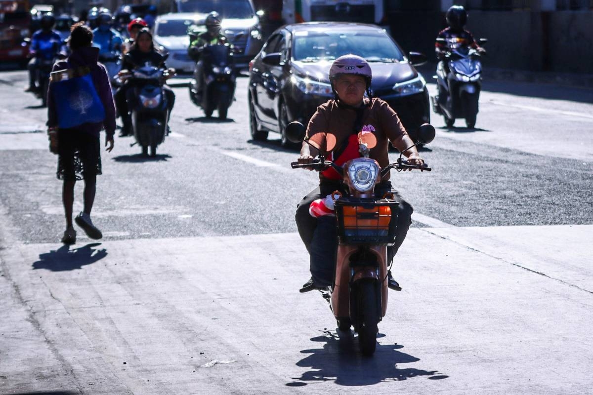 Tricycles, e-trikes and e-bikes ply EDSA near Pasay Rotonda on Monday, April 15, 2024. The Metropolitan Manila Development Authority moved the implementation of the ban on e-bikes to April 17 because of the two-day jeepney strike that started Monday. PHOTOS BY J. GERARD SEGUIA