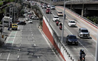 Repair of Kamuning Flyover Begins on May 1, 2024 Motorists travel along EDSA-Kamuning Flyover southbound on Sunday April 7, 2024. The southbound side of the flyover will be partially closed for 11 months starting April 25 to give way for repairs. PHOTOS BY ISMAEL DE JUAN