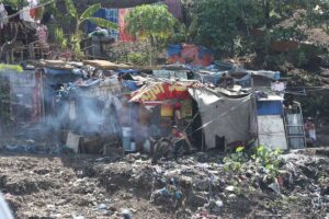 42 percent of Filipinos, considered themselves poor in the first quarter of 2024, posting a slight decrease from the previous quarter, a survey by OCTA Research shows. PHOTO BY: RENE H. DILAN