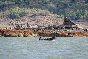 AN OLD  TOWN RISES A general view shows the ruins of a church in the old sunken town of Pantabangan in Nueva Ecija province on April 24, 2024. Remnants of the centuries-old town of Pantabangan reemerged in the northern Philippines after a dam’s water level dropped amid a drought that plagues many parts of the country. JAM STA ROSA / AFP