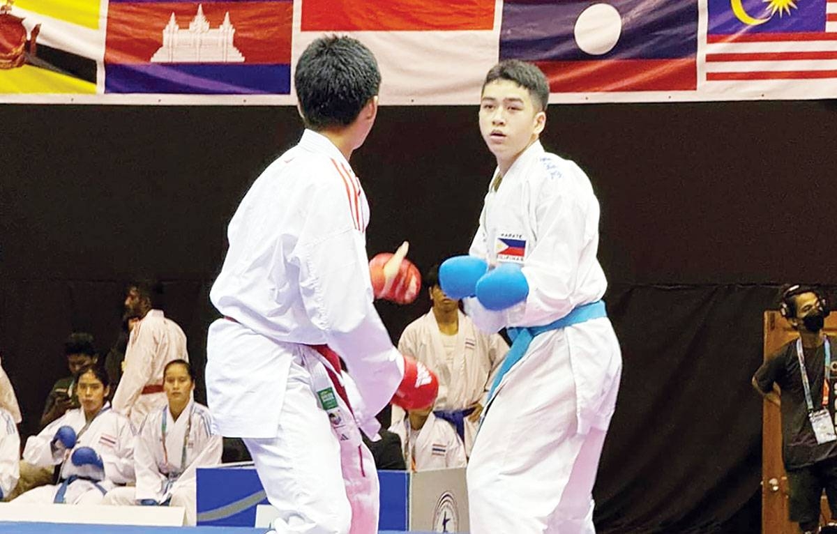Sebastian Neil ‘Bashy’ Mañalac (right) fights Thailand’s Thanadet Thanatthanakorn in the -70 kilogram men’s Cadets Kumite finals during the 11th South East Asian Karate Federation Championships in Bangkok, Thailand. PHOTO FROM KARATE PILIPINAS SPORTS FEDERATION INC. FB PAGE