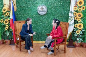 Lia Basilan-Crisostomo interviews PAO chief Persida Rueda-Acosta (right).