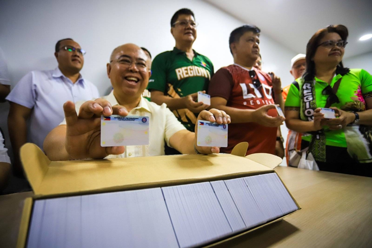 LTO Chief Asec. Vigor Mendoza II shows newly printed drivers license card on April 15, 2024 at East avenue Land transportation office in Quezon city. Over One million license plastic cards are expected to be issued this year 2024. PHOTOS BY JOHN ORVEN VERDOTE