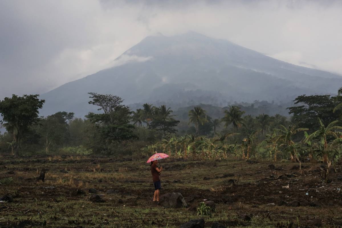 A resident holding an umbrella stands in a lot near their house at the foot of Mount Kanlaon volcano in a village in La Castellana, Negros Occidental province, central Philippines on June 4, 2024, a day after the volcano erupted.
Ferdinand Edralin / AFP
